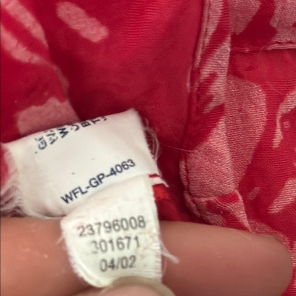 Floral Red Button-Up Women's Gap Top, size Large - Picture 7 of 8